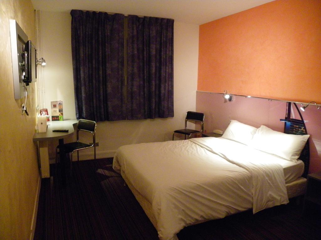 Hotel Logitel Saint-Doulchard Quarto foto