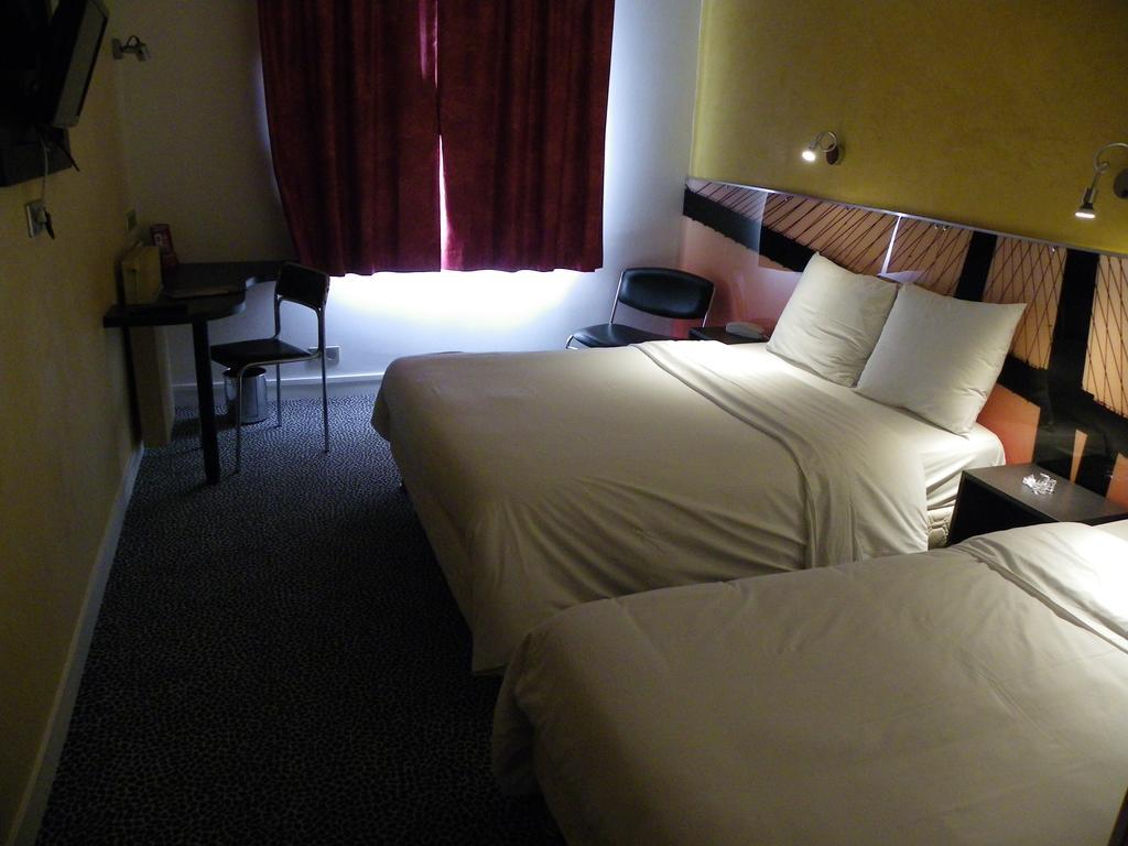 Hotel Logitel Saint-Doulchard Quarto foto
