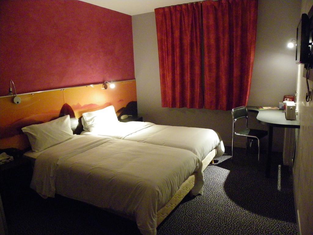 Hotel Logitel Saint-Doulchard Quarto foto